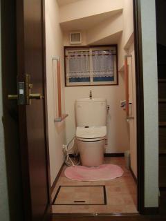 広いトイレで介助しやすい　トイレ拡張工事