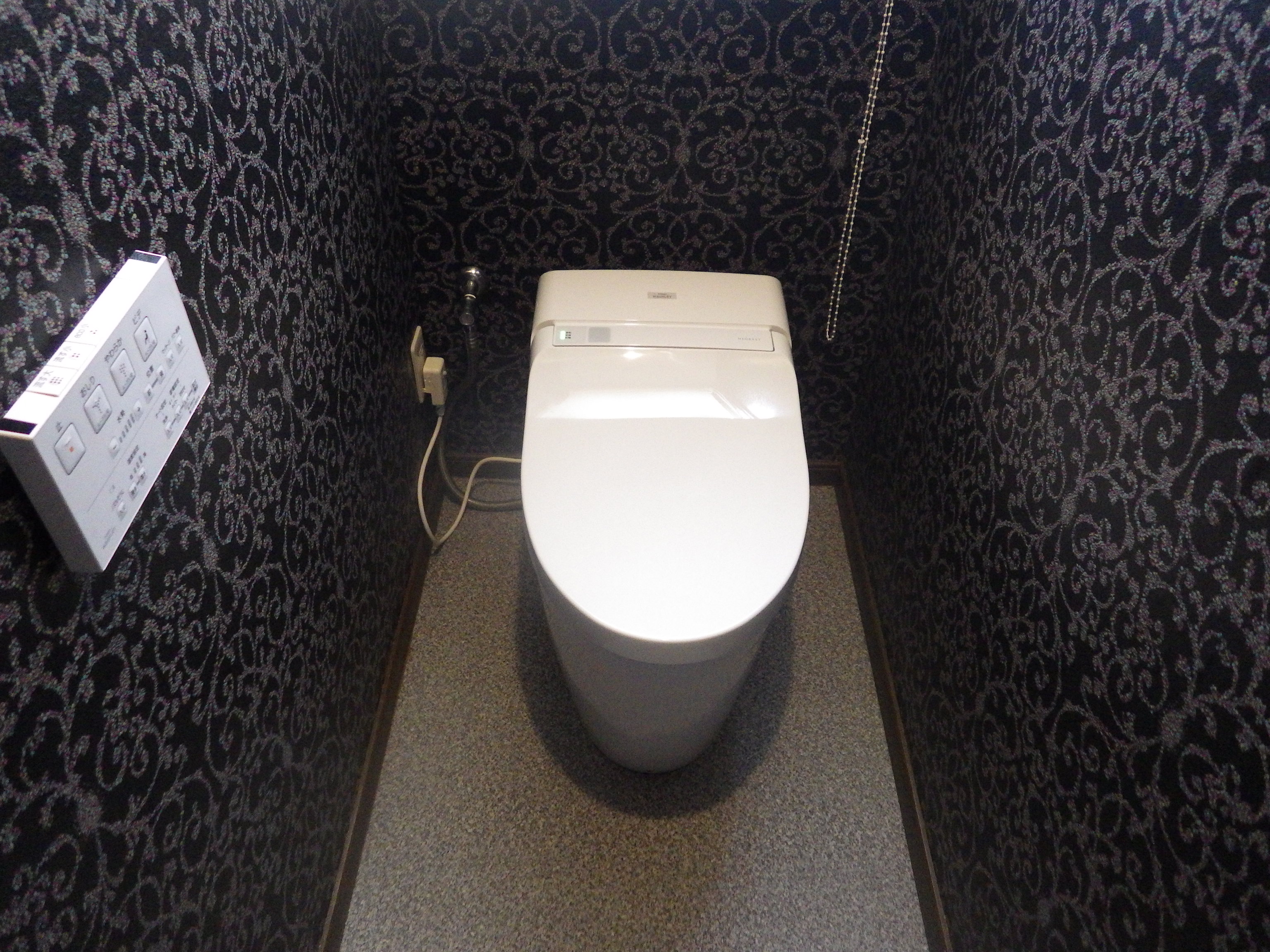 豪華でおしゃれなレストルームに変身！トイレ交換・内装工事